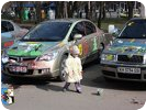 Nicht nur die Autos wurden bemalt. Auch das eine oder andere Kleidungsstück wurde zwangsläufig zur Leinwand.