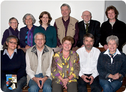 Der Vorstand und Gäste der Gesellschaft Bochum-Donezk e.V: . Obere Reihe von links: Annemarie Grajetzky, Waltraud Jachnow, Beatrice Nolte, Alfred Sturmath, Rainer Classen, Markus Becker Untere Reihe von links: Gudrun Wolf, Walter Spiller, Jutta Kreutz, Dr. Wolfgang Meier, Monika Grawe